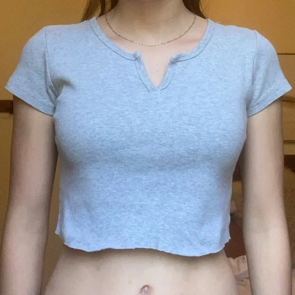 Brandy Melville crop top - Picture 3 of 4